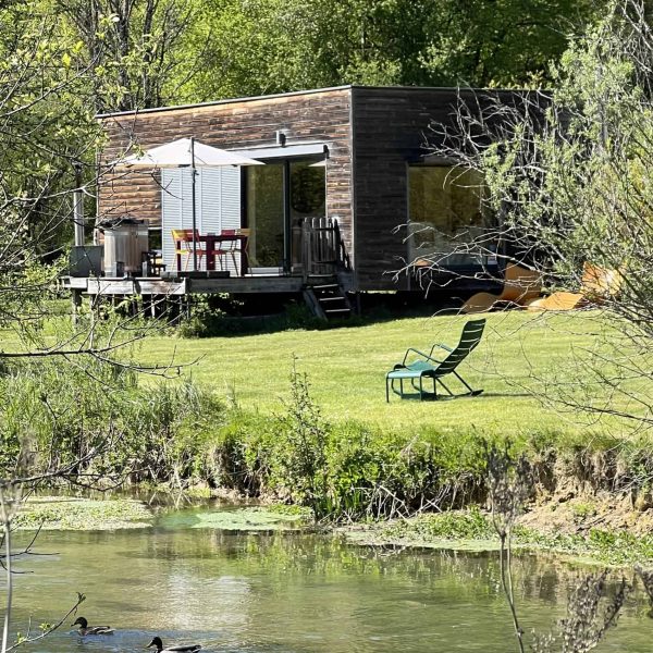 Im Frühling gite-insolite-bourgogne-domaine-pont-roche-dijon
